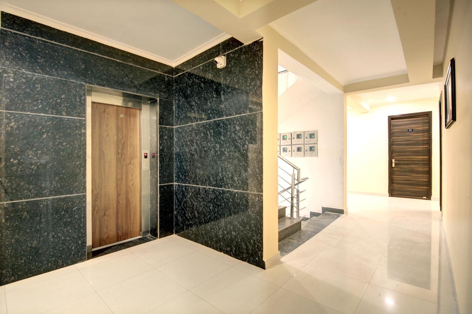Limewood Stay - Executive Huda City Center คูร์เคาน์ ภายนอก รูปภาพ